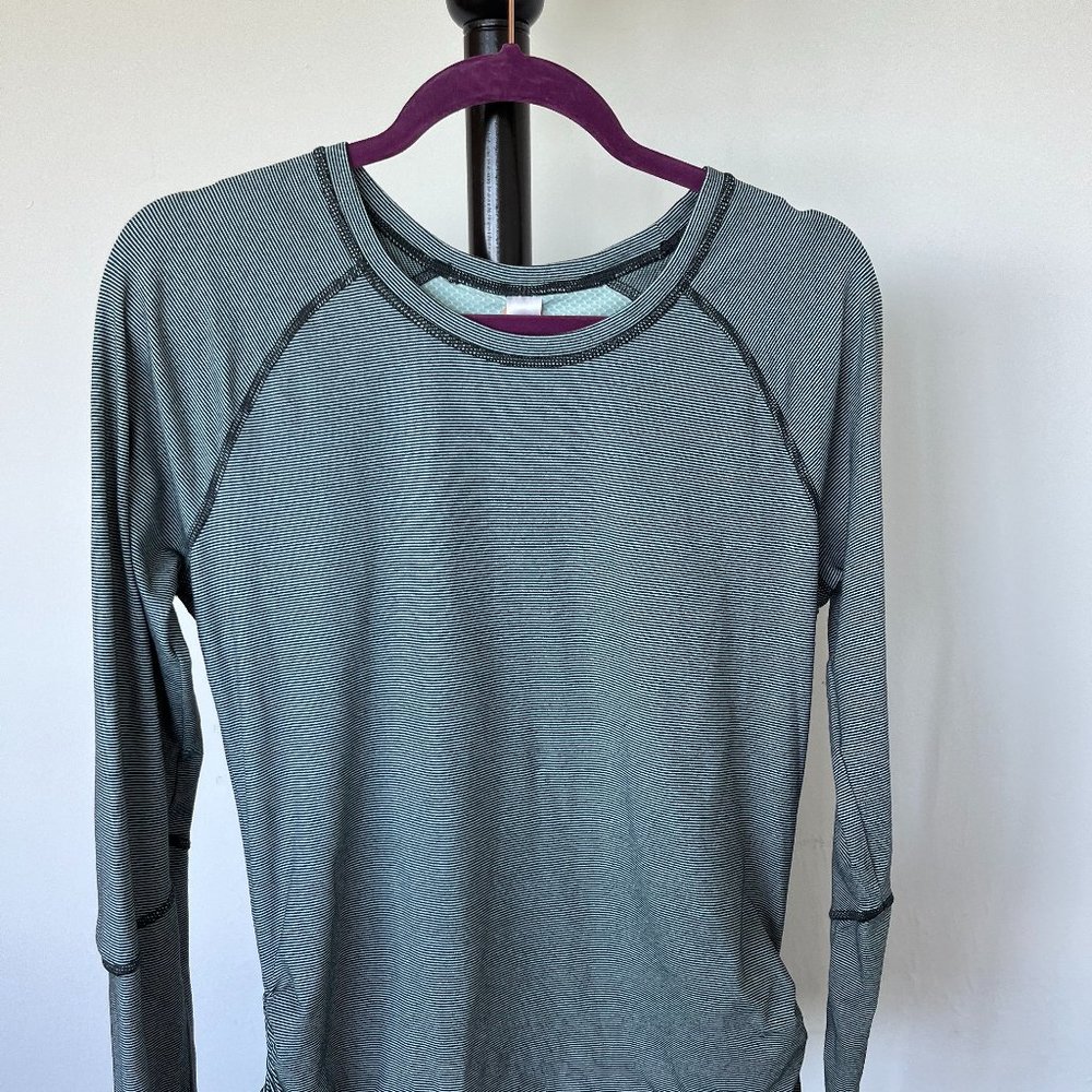 Lucy Green Long Sleeve Athletic Top - Large (L)